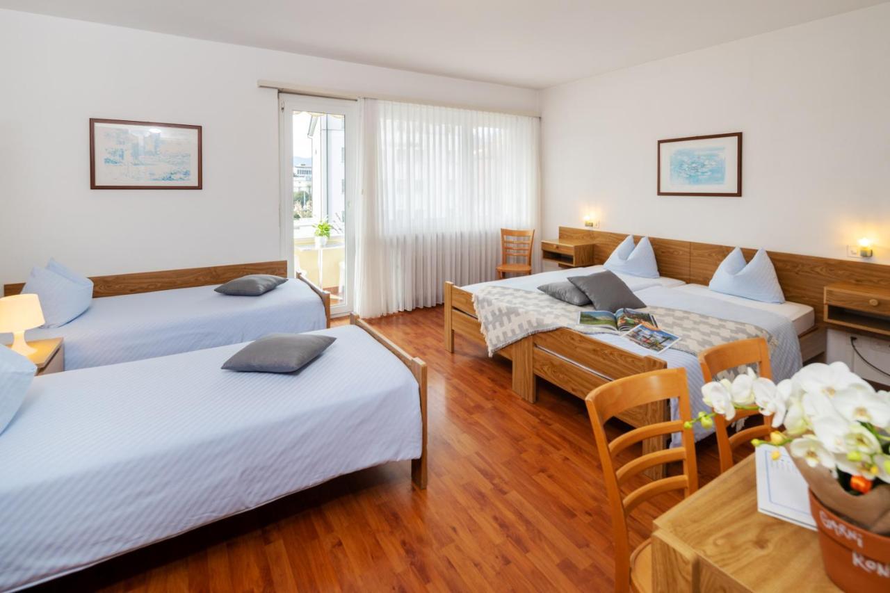 Vierbettzimmer mit Balkon